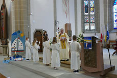 Feier der 1. Heiligen Kommunion in Sankt Crescentius (Foto: Karl-Franz Thiede)